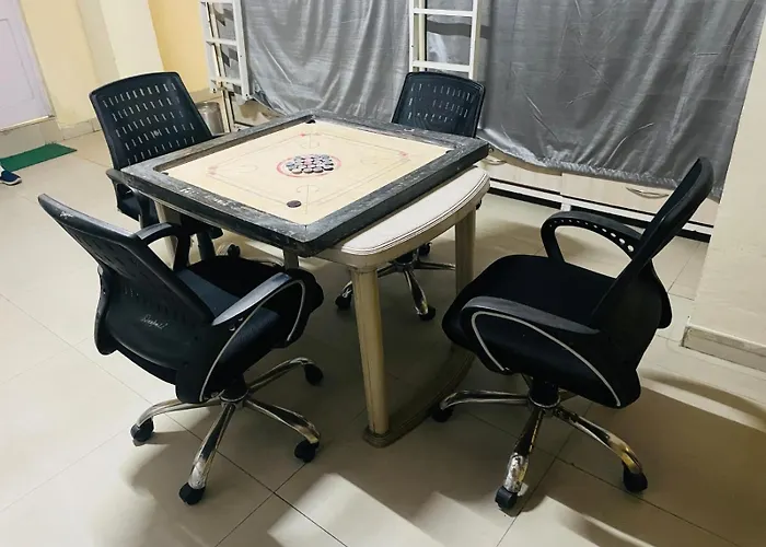 Abuzz Oxfordcaps Simla Hostel